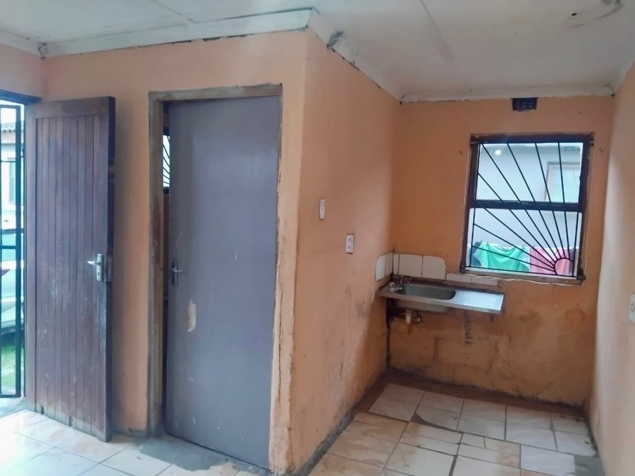 2 Bedroom Property for Sale in Mfuleni Western Cape
